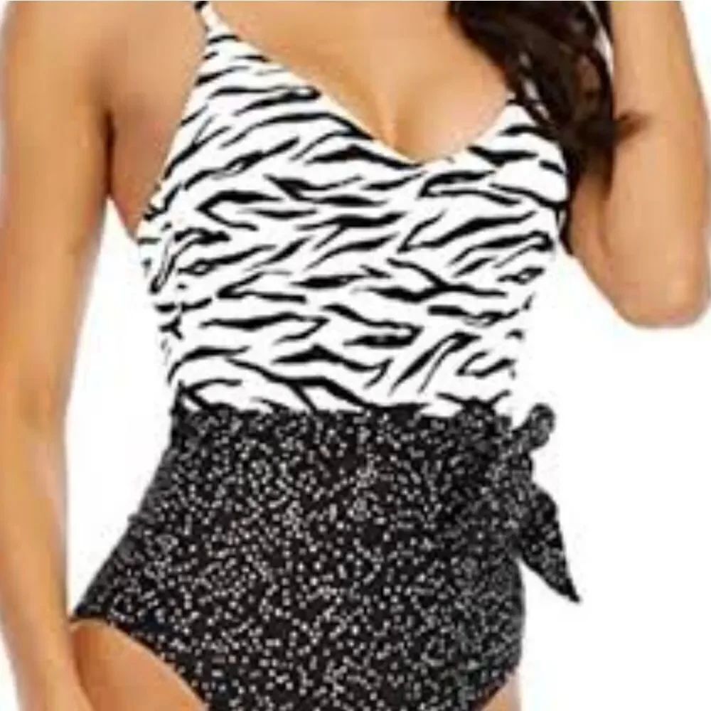 Swimsuit - Picture 2 of 7